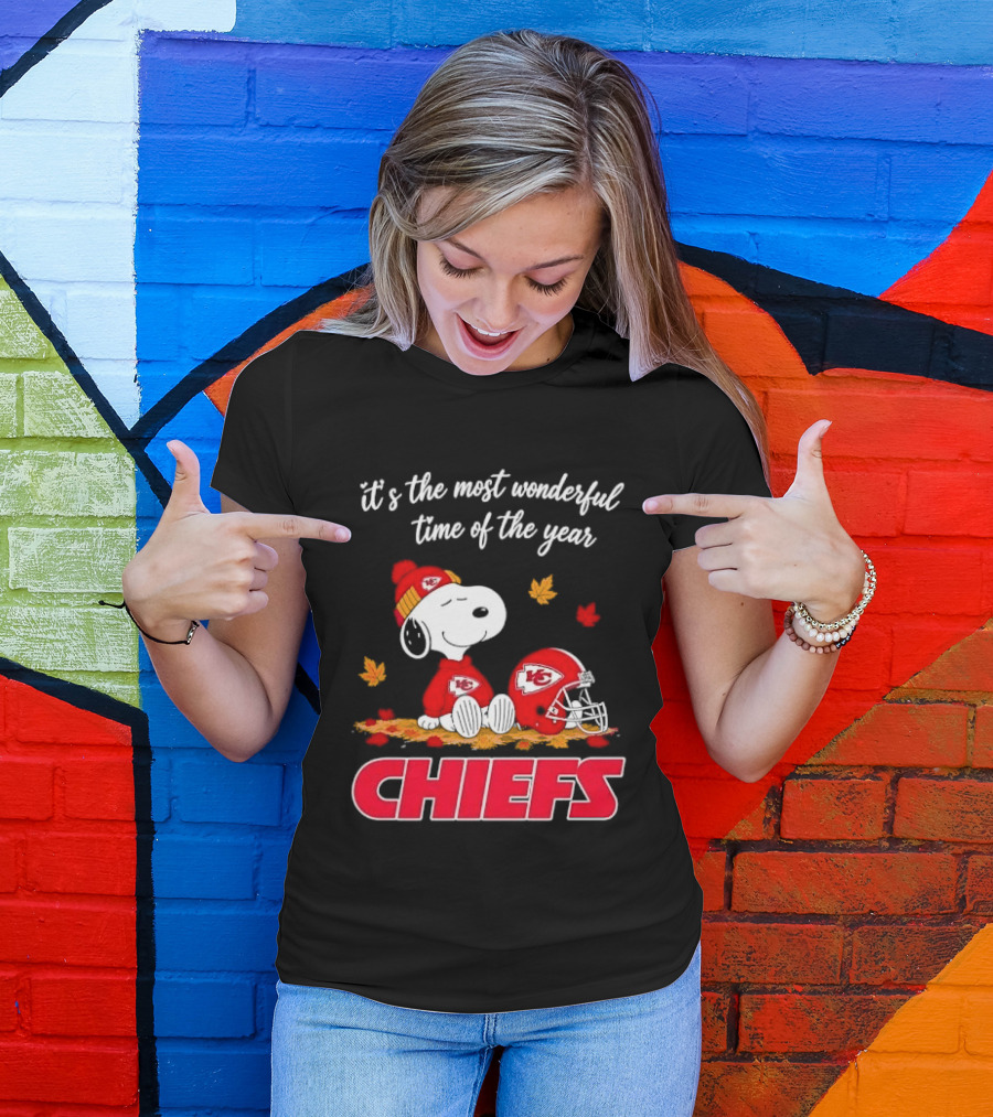 Kansas City Chiefs Snoopy It's The Most Wonderful Time Of The Year Helmet Autumn Leaves T-Shirt