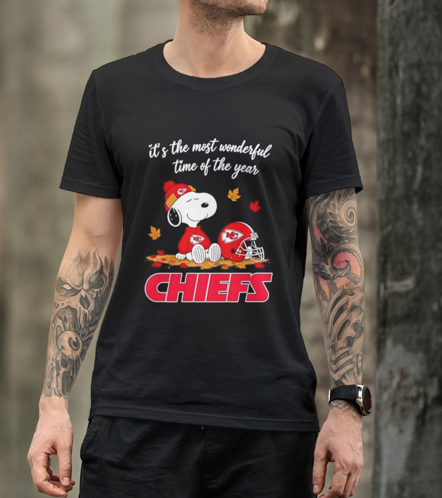 Kansas City Chiefs Snoopy It's The Most Wonderful Time Of The Year Helmet Autumn Leaves T-Shirt