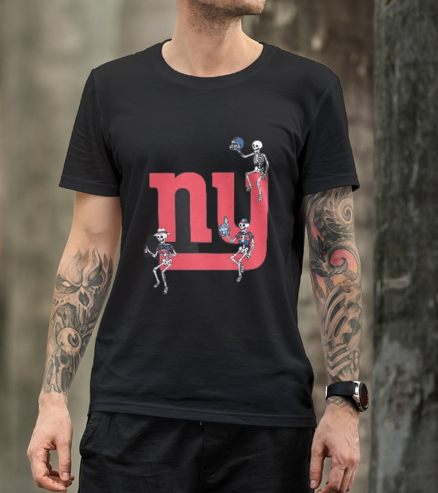 New York Giants Skeletons Dance With Football Helmets T-Shirt
