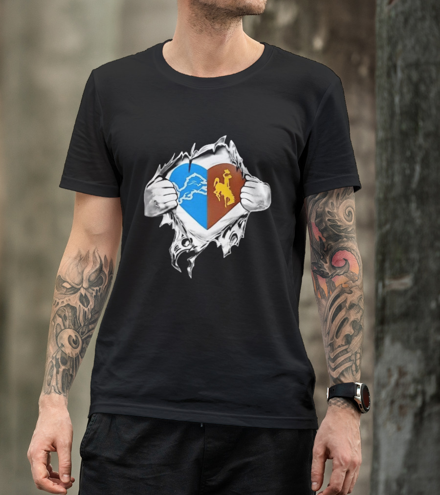 Detroit Lions Wyoming Cowboys Heart Ripped Skin T-Shirt