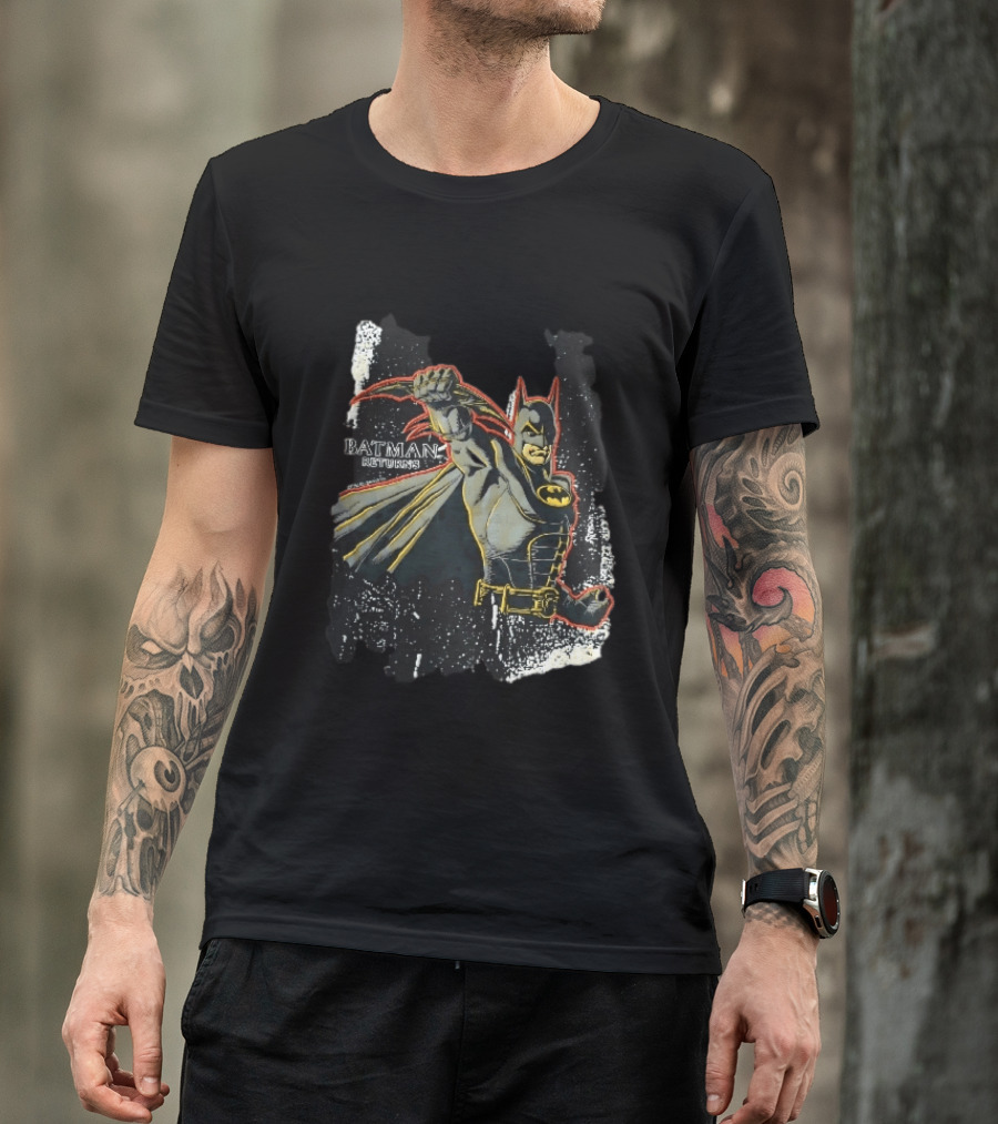 DC Comics Batman Returns 1992 Masked Superhero Holding Batarang Distressed Batman T-Shirt