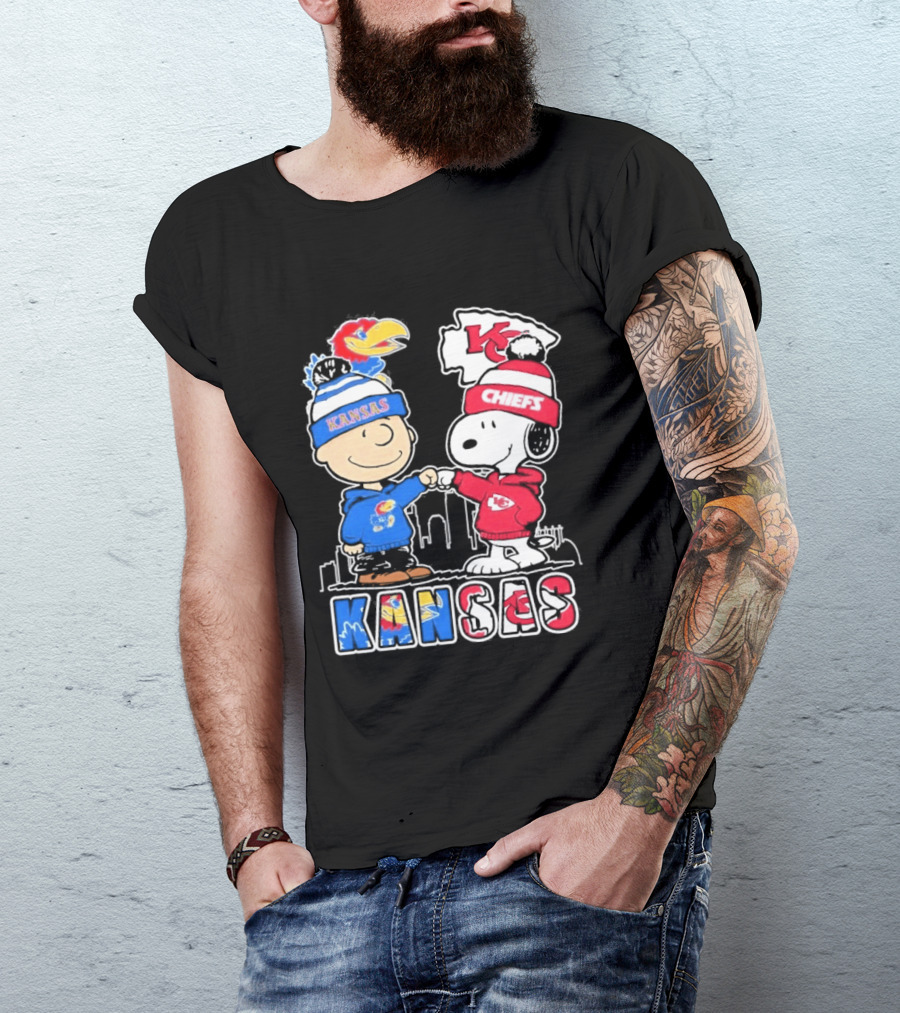 Kansas Jayhawks Kansas City Chiefs Peanuts Christmas 2025 Snoopy And Woodstock Fist Bump T-Shirt