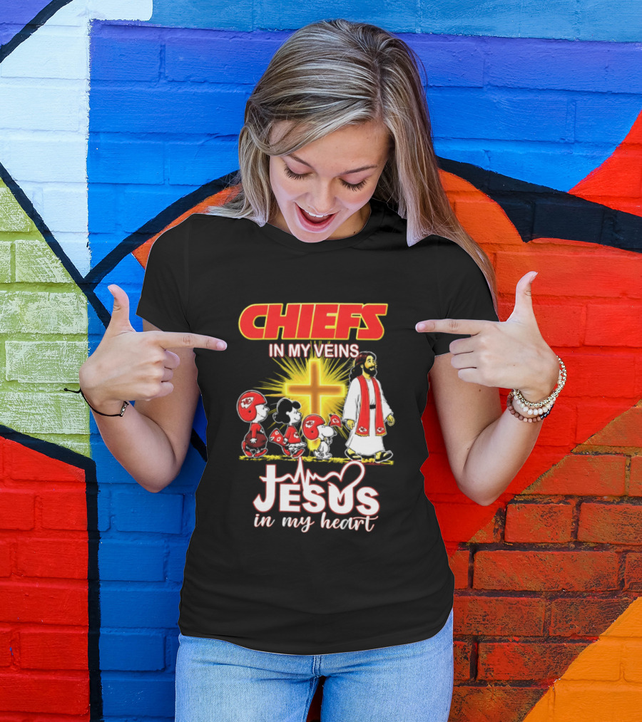 Chiefs In My Veins Jesus In My Heart Snoopy And Charlie Football T-Shirt