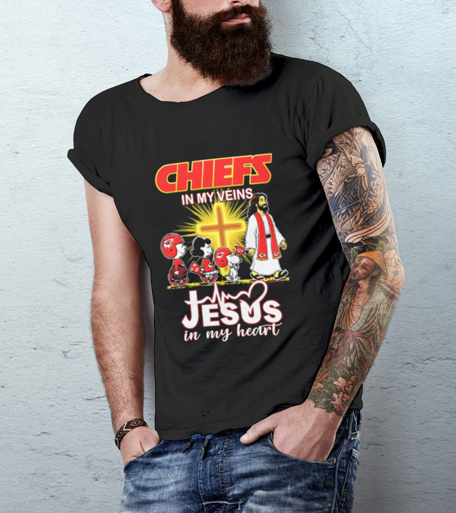 Chiefs In My Veins Jesus In My Heart Snoopy And Charlie Football T-Shirt