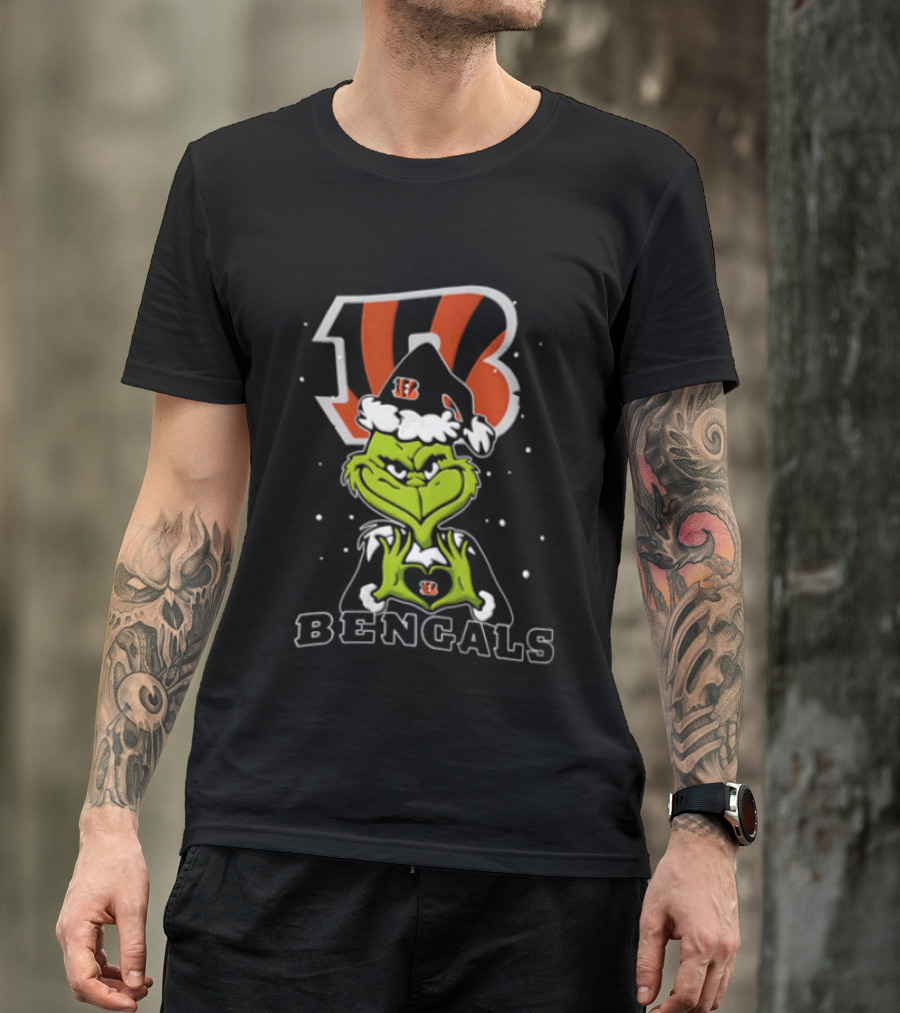 Cincinnati Bengals Grinch Making Heart Hands Christmas T-Shirt