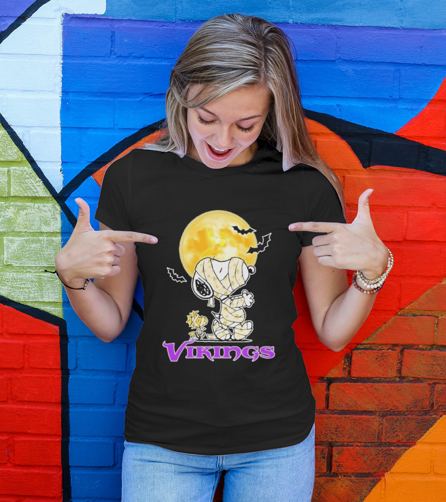Snoopy Woodstock Vikings Halloween Mummy Moon T-Shirt