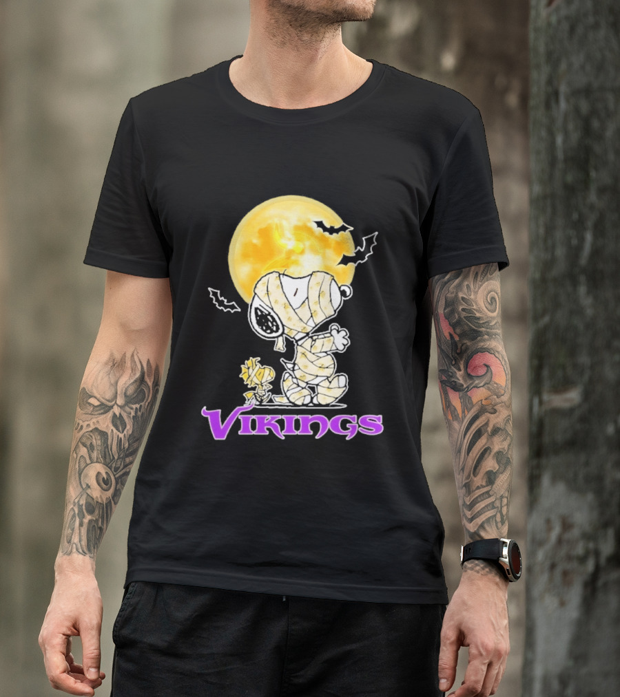 Snoopy Woodstock Vikings Halloween Mummy Moon T-Shirt
