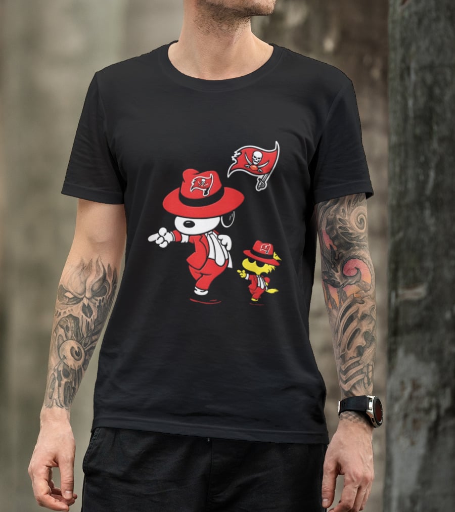 Snoopy Woodstock Tampa Bay Buccaneers Pirate Flag Dance T-Shirt
