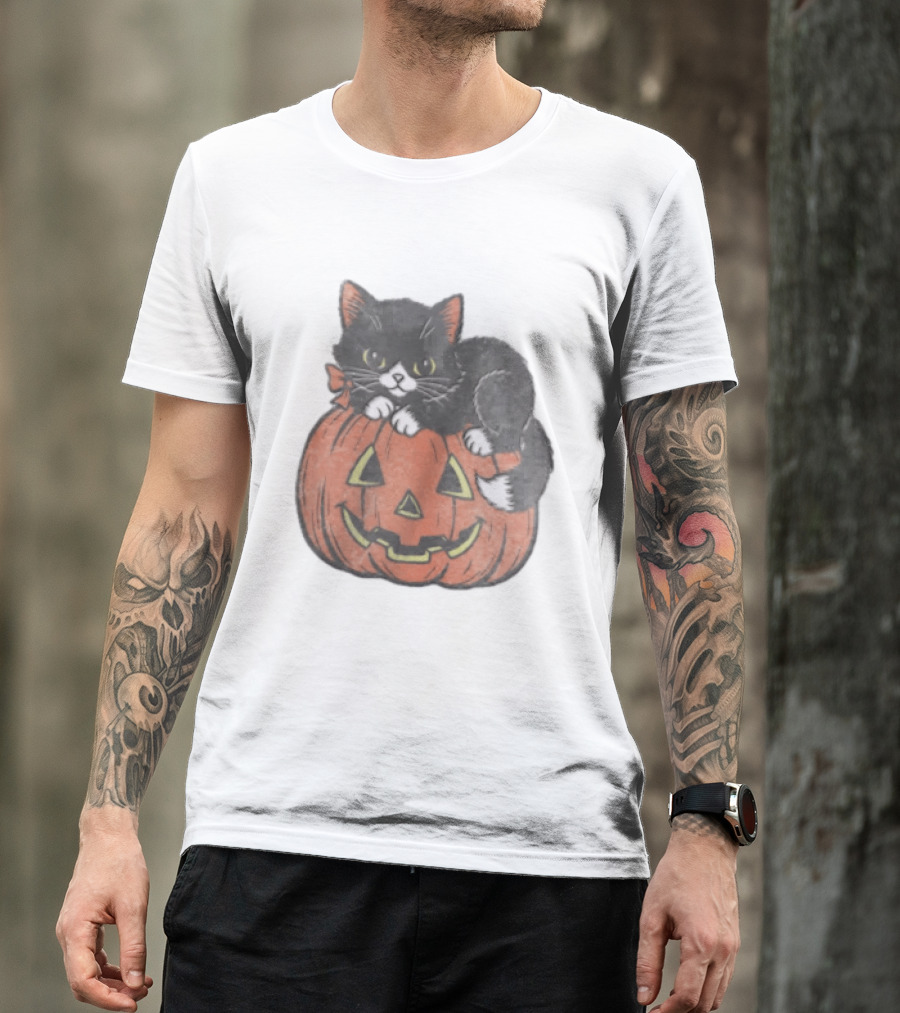 The Pumpkin Cat Halloween Black Cat On Jack O' Lantern T-Shirt