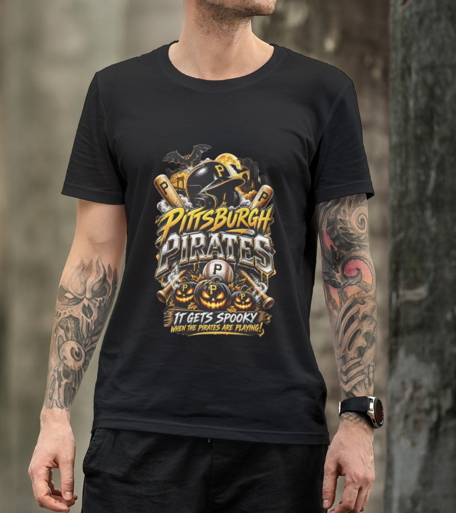 Pittsburgh Pirates It Gets Spooky When The Pirates Are Playing Halloween Baseball T-Shirt