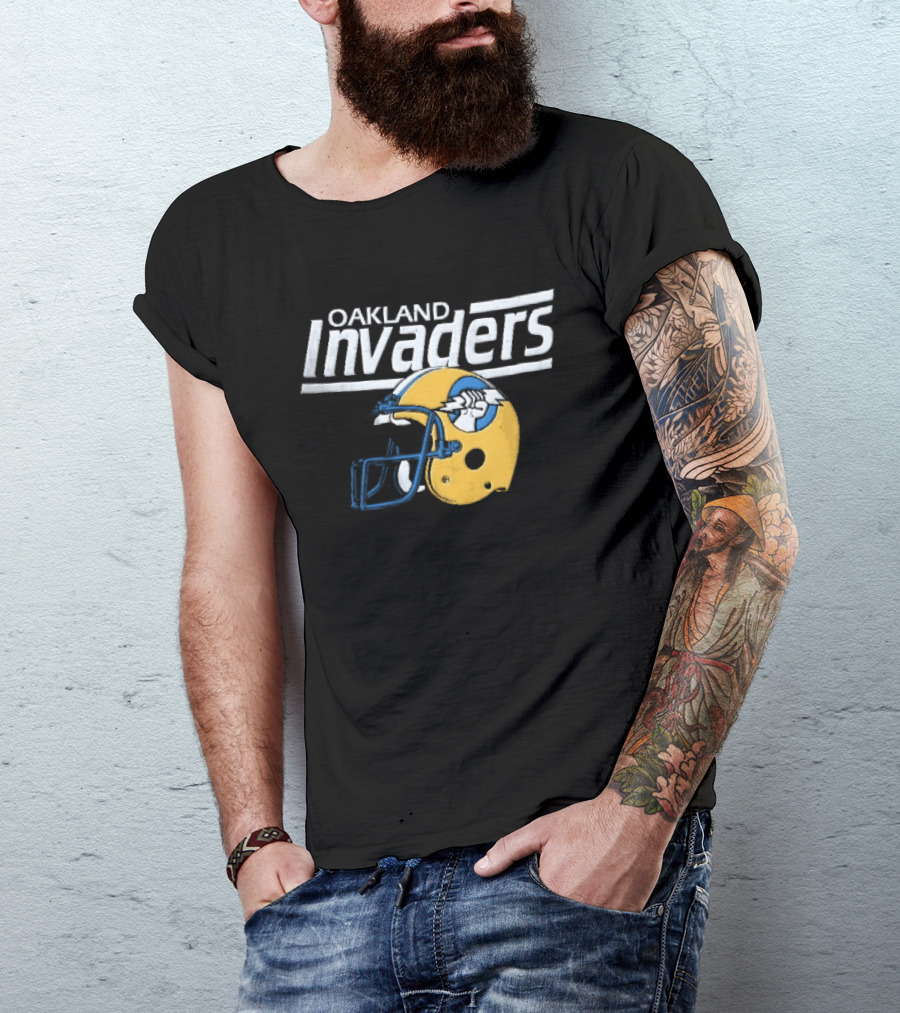 Oakland Invaders Distressed Yellow Football Helmet Vintage Style Retro Sports Memorabilia T-Shirt