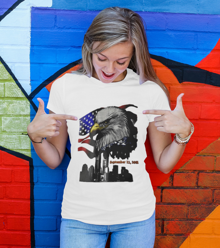 September 11 2001 Twin Towers New York Skyline Crying Bald Eagle American Flag T-Shirt