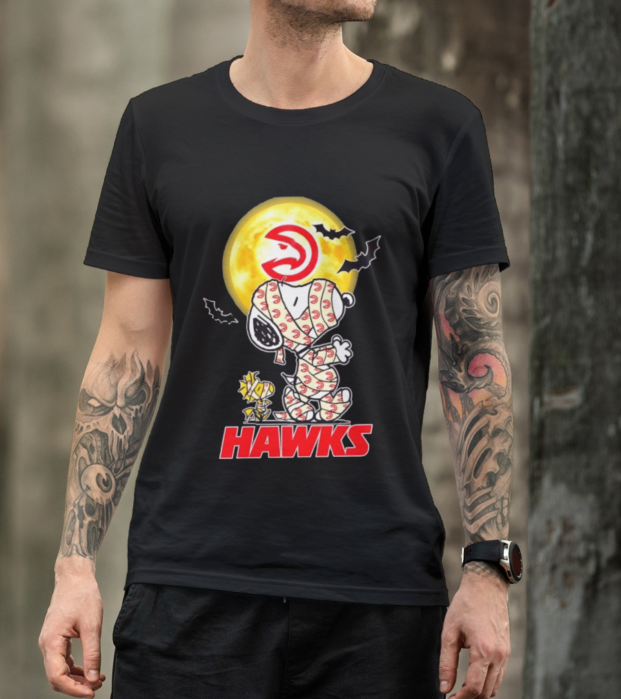 Atlanta Hawks Snoopy Woodstock Mummy Halloween Moon Bats T-Shirt