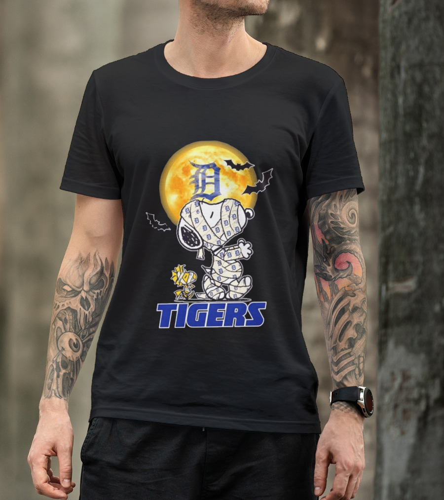 Detroit Tigers Snoopy Woodstock Mummy Halloween Moon Bats T-Shirt