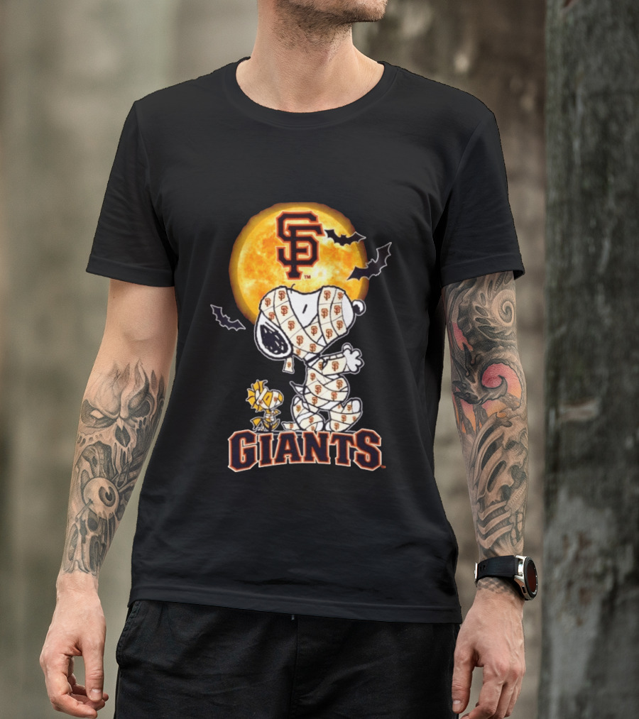 San Francisco Giants Snoopy Woodstock Mummy Halloween Moon T-Shirt