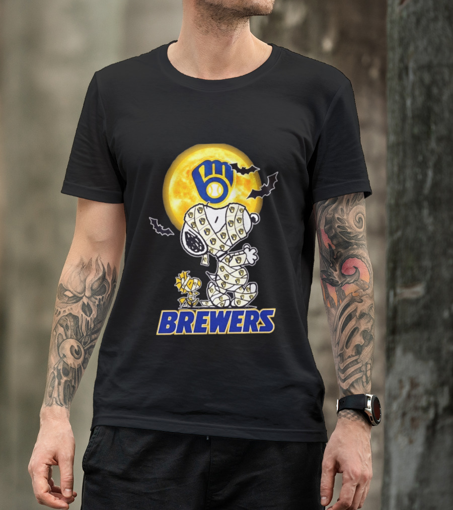 Milwaukee Brewers Snoopy Woodstock Mummy Halloween Moon Bats T-Shirt
