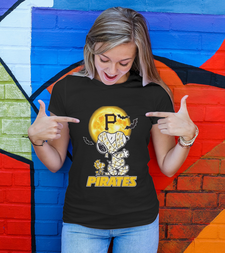 Pittsburgh Pirates Snoopy Woodstock Mummy Halloween Moon Bats T-Shirt