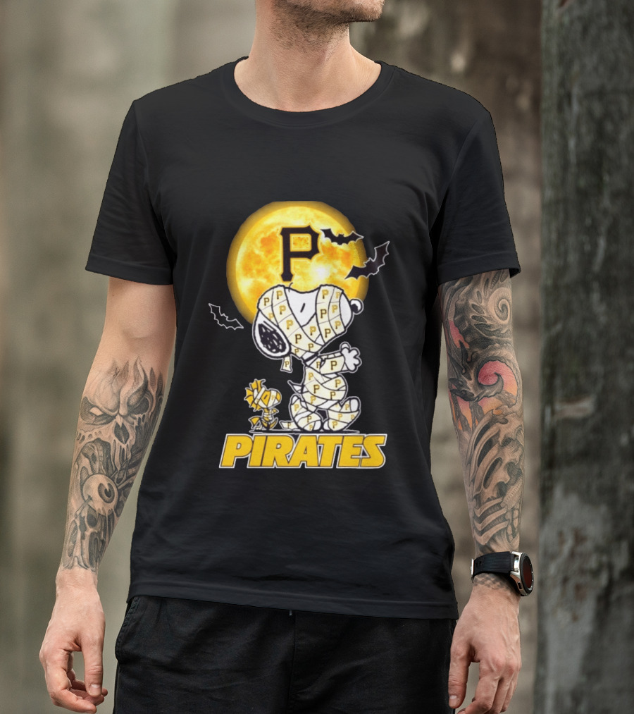 Pittsburgh Pirates Snoopy Woodstock Mummy Halloween Moon Bats T-Shirt