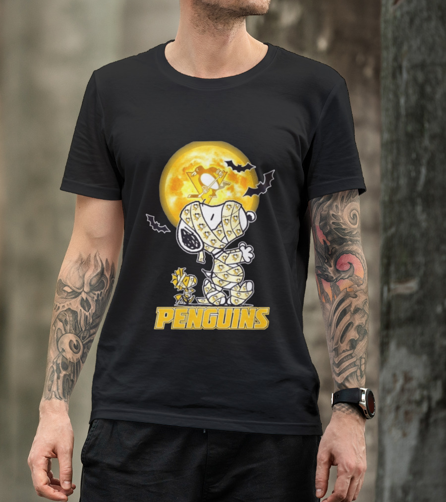 Pittsburgh Penguins Snoopy Woodstock Mummy Halloween Moon Bats T-Shirt