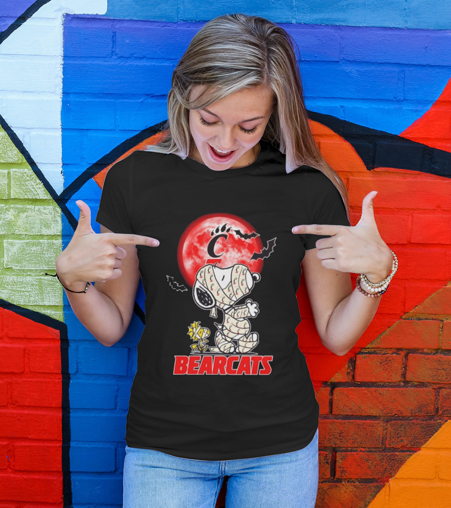 Cincinnati Bearcats Snoopy Woodstock Mummy Halloween Moon T-Shirt