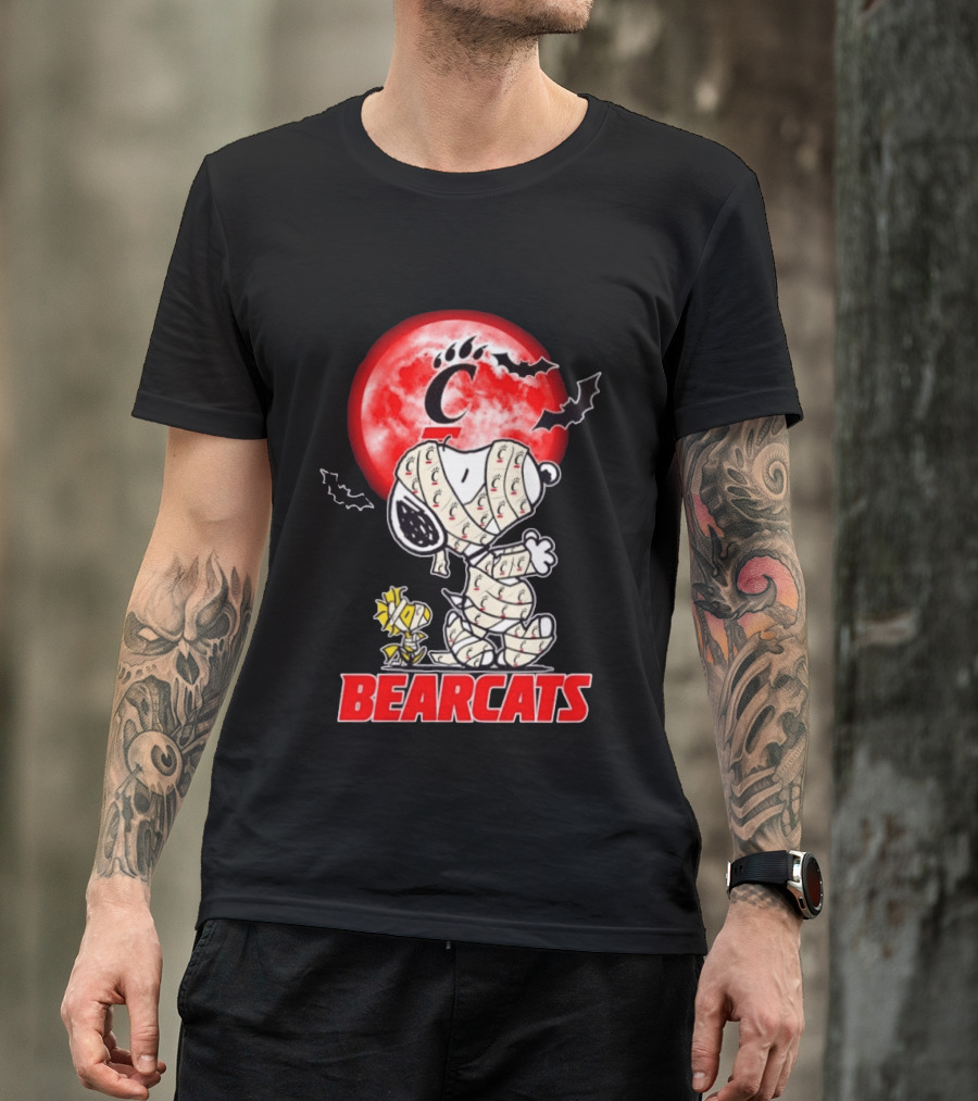 Cincinnati Bearcats Snoopy Woodstock Mummy Halloween Moon T-Shirt