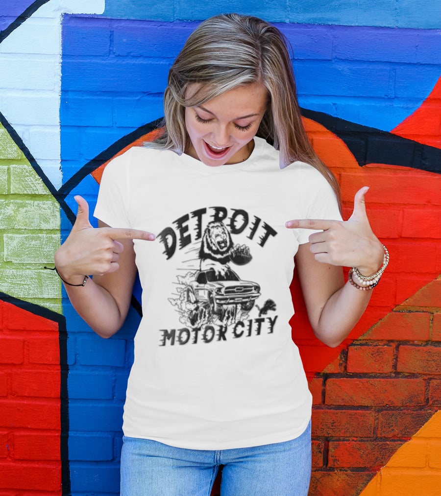 Detroit Lions Motor City Lion Holding Football Driving Car T-Shirt
