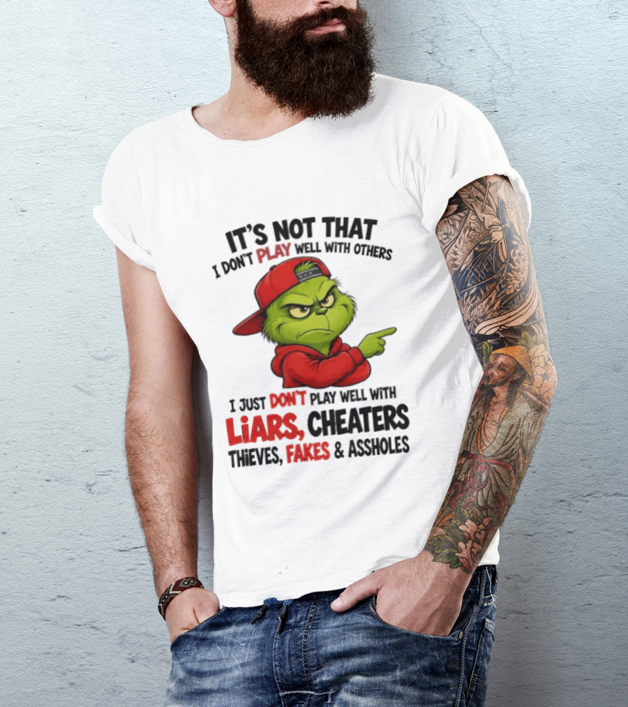 Grinch It's Not That I Don't Play Well With Others I Just Don't Play Well With Liars Cheaters Thieves Fakes & Assholes T-Shirt