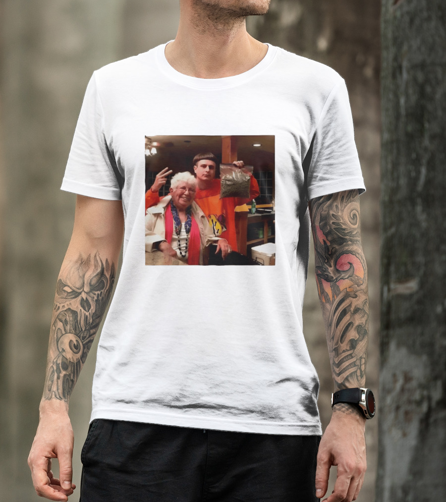 Oliver Tree Peace Sign Grandma Holding Bag T-Shirt