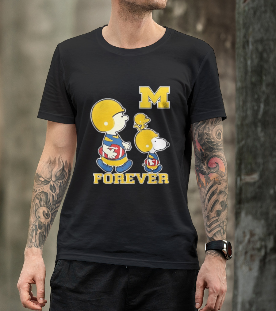 Peanuts Forever Michigan Wolverines M Football Charlie Brown Snoopy Woodstock T-Shirt