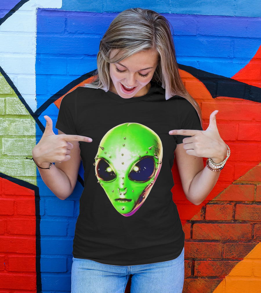 Believe Alien Pierced Face Extraterrestrial Iconic Green Martian Head T-Shirt
