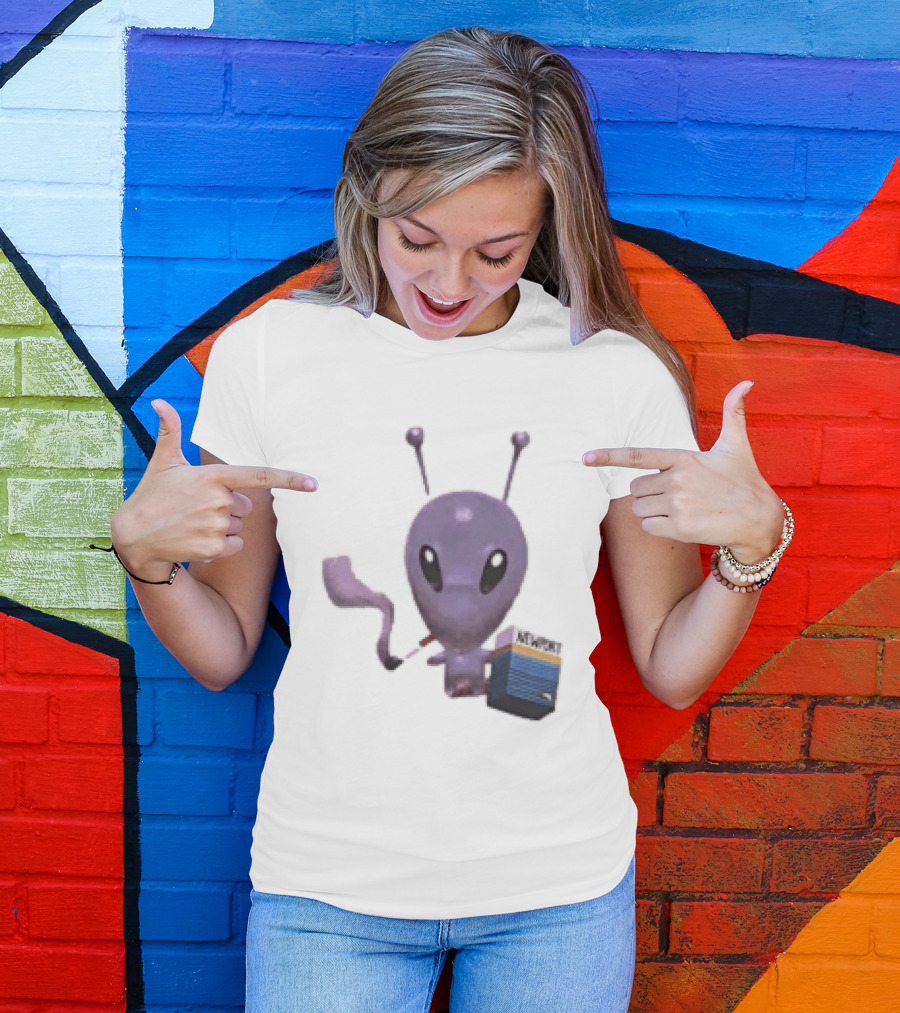 Alien Holding Newport Cigarette Pack Smoking Space Travel T-Shirt