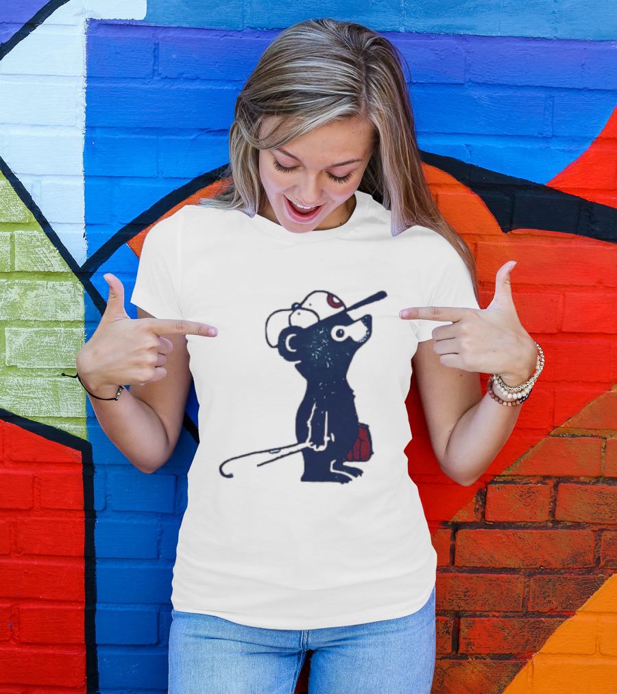 Chicago Cubs Baseball Bear Hitting With Bat And Glove T-Shirt
