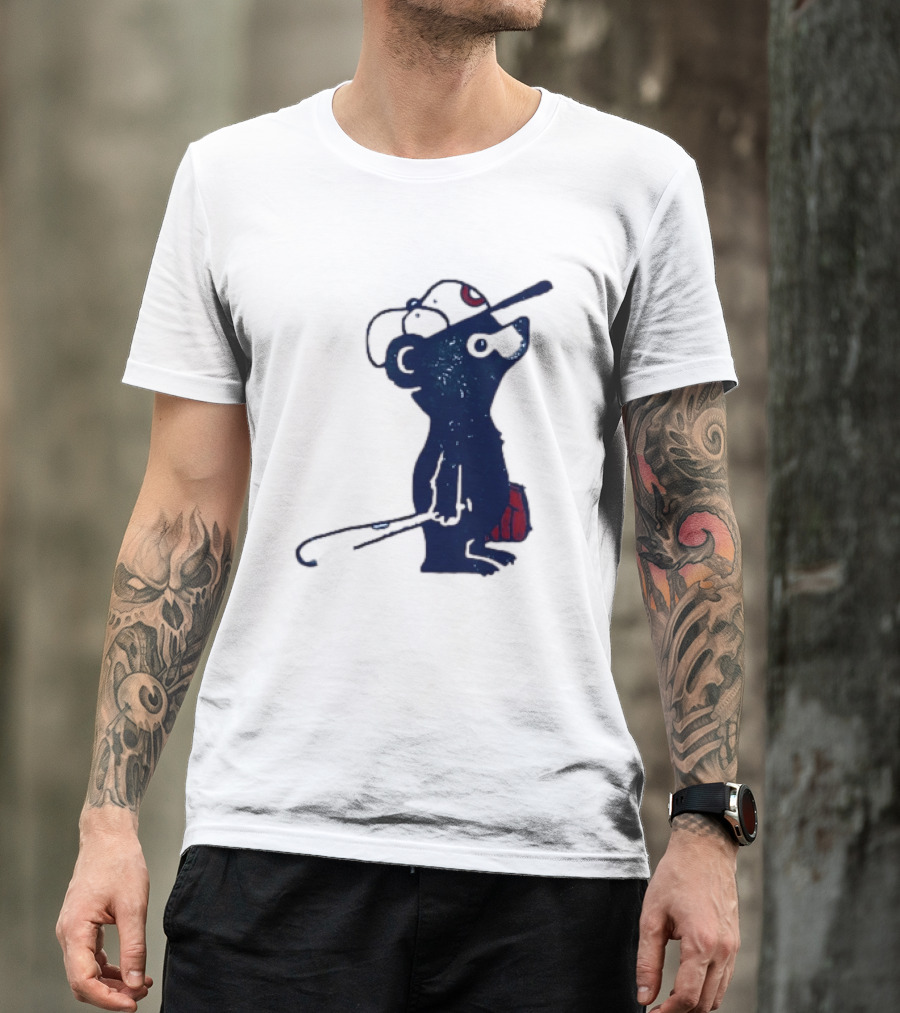 Chicago Cubs Baseball Bear Hitting With Bat And Glove T-Shirt