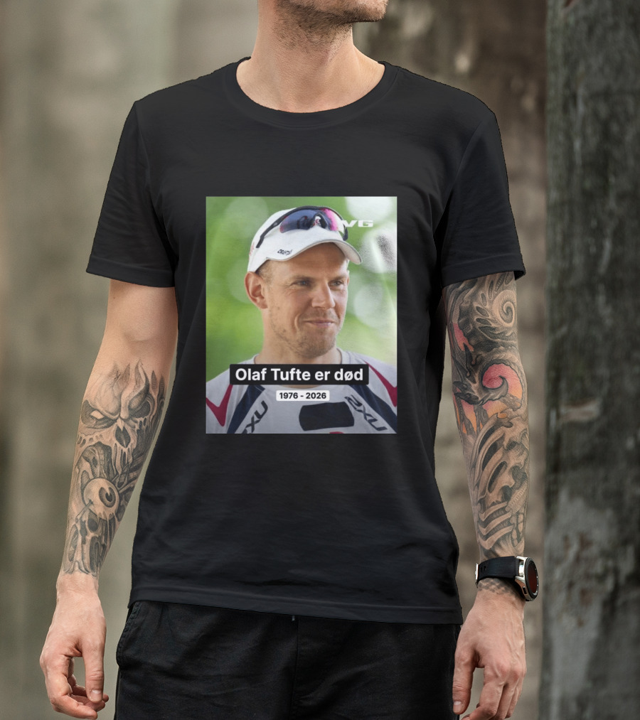 Olaf Tufte Er Død 1976 2026 VG 2XU T-Shirt