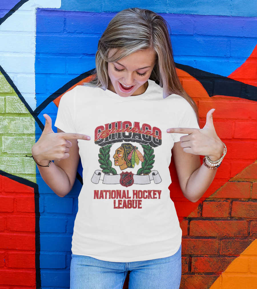 Chicago Blackhawks NHL Vintage Distressed Style National Hockey League T-Shirt
