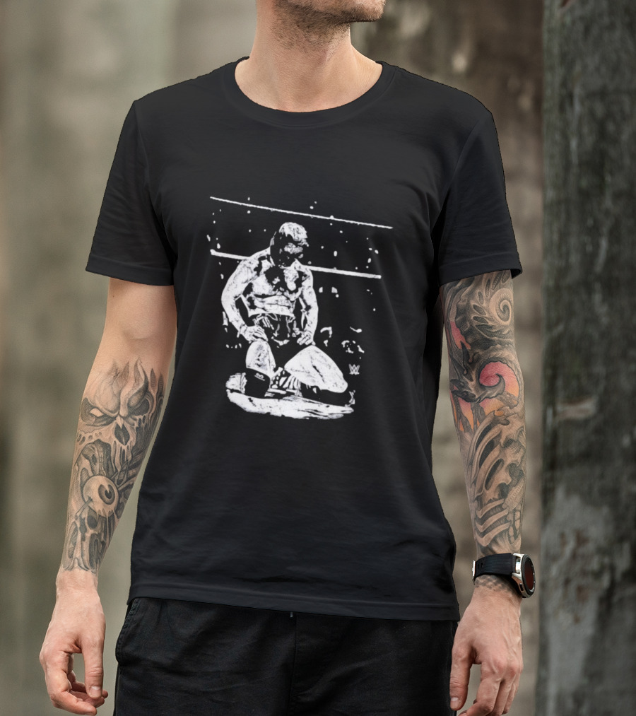 Rey Mysterio WWE Kneeling Pose Iconic Wrestler Image T-Shirt