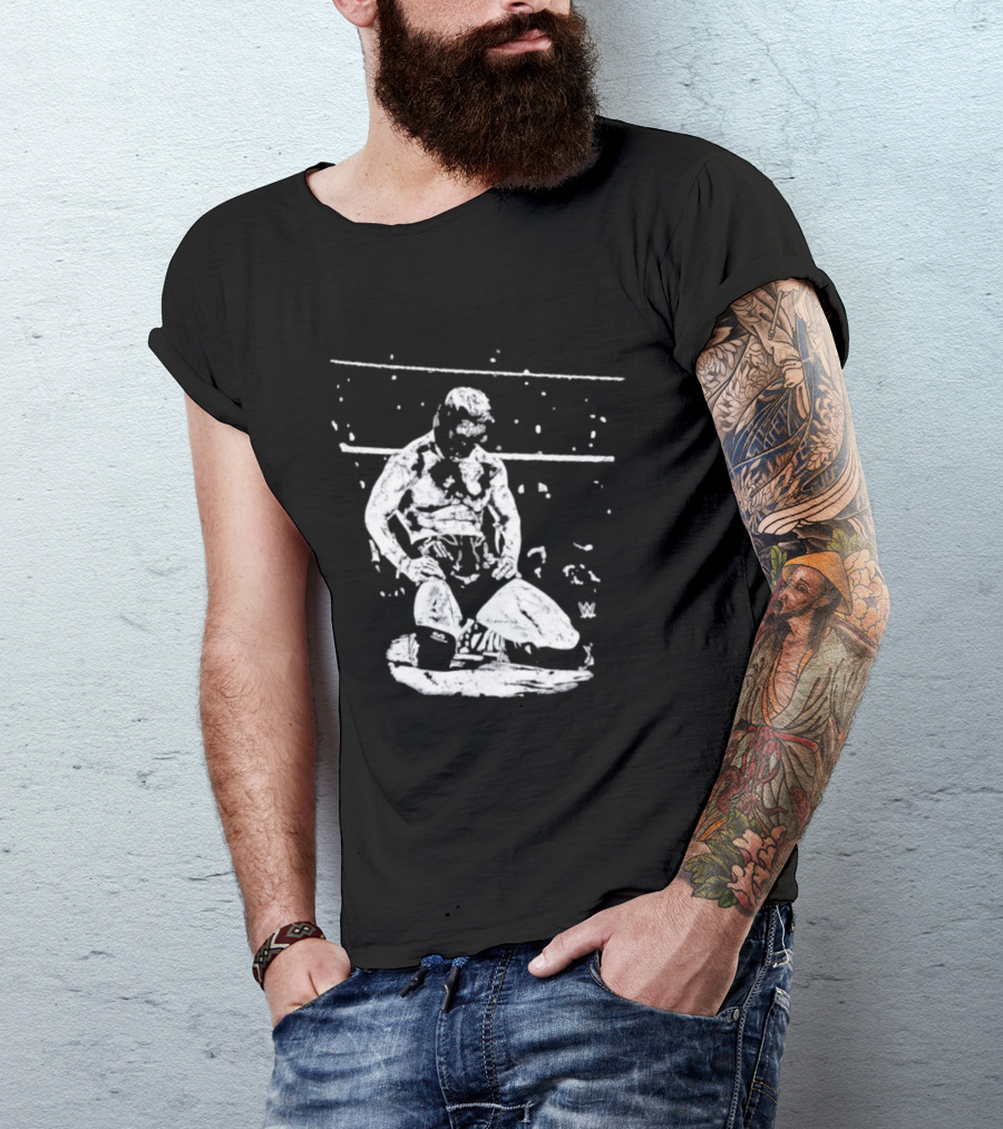 Rey Mysterio WWE Kneeling Pose Iconic Wrestler Image T-Shirt