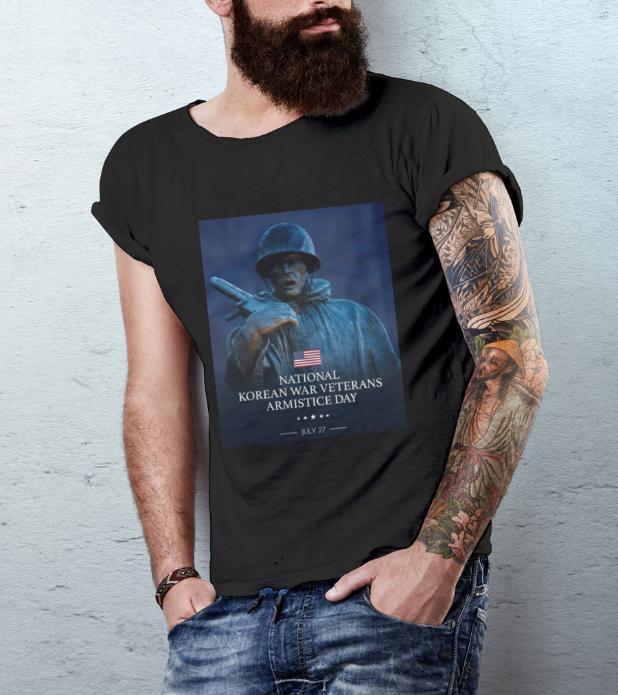 National Korean War Veterans Armistice Day July 27 Soldier Statue Display With American Flag T-Shirt