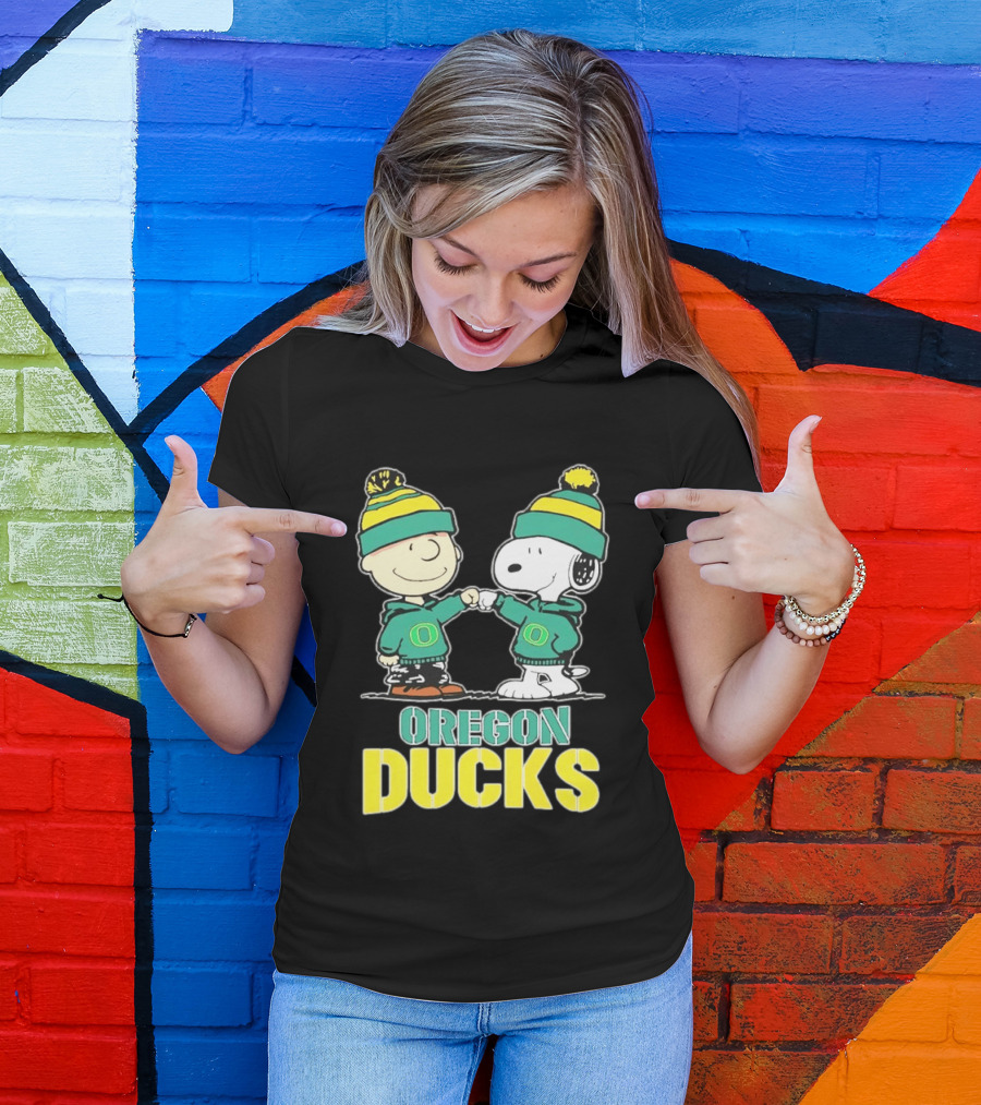 Charlie Brown Snoopy Fist Bump Oregon Ducks Fan Gear T-Shirt