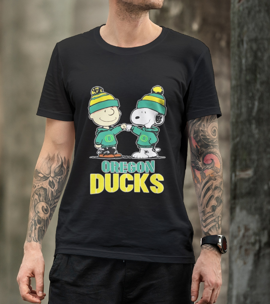 Charlie Brown Snoopy Fist Bump Oregon Ducks Fan Gear T-Shirt