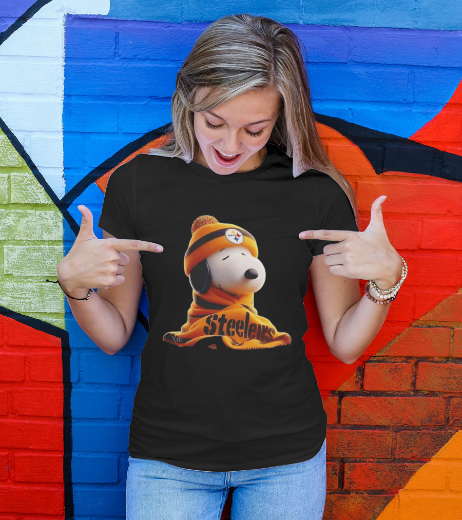Snoopy Steelers Winter Hat And Scarf T-Shirt
