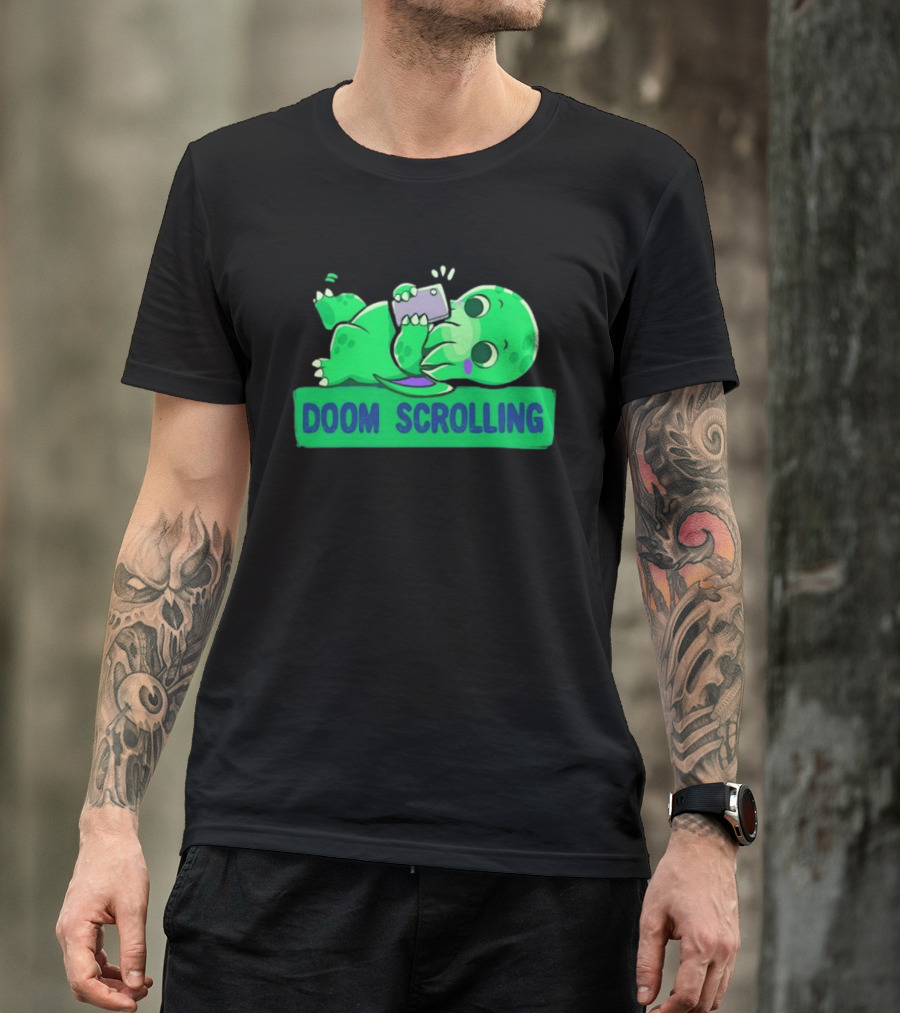 Doom Scrolling Cthulhu Lovecraft Monster With Smartphone T-Shirt