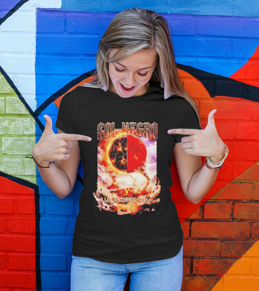 Sol Negro A Lua Se Tornou Sangue Eruptive Cosmic Phenomenon T-Shirt