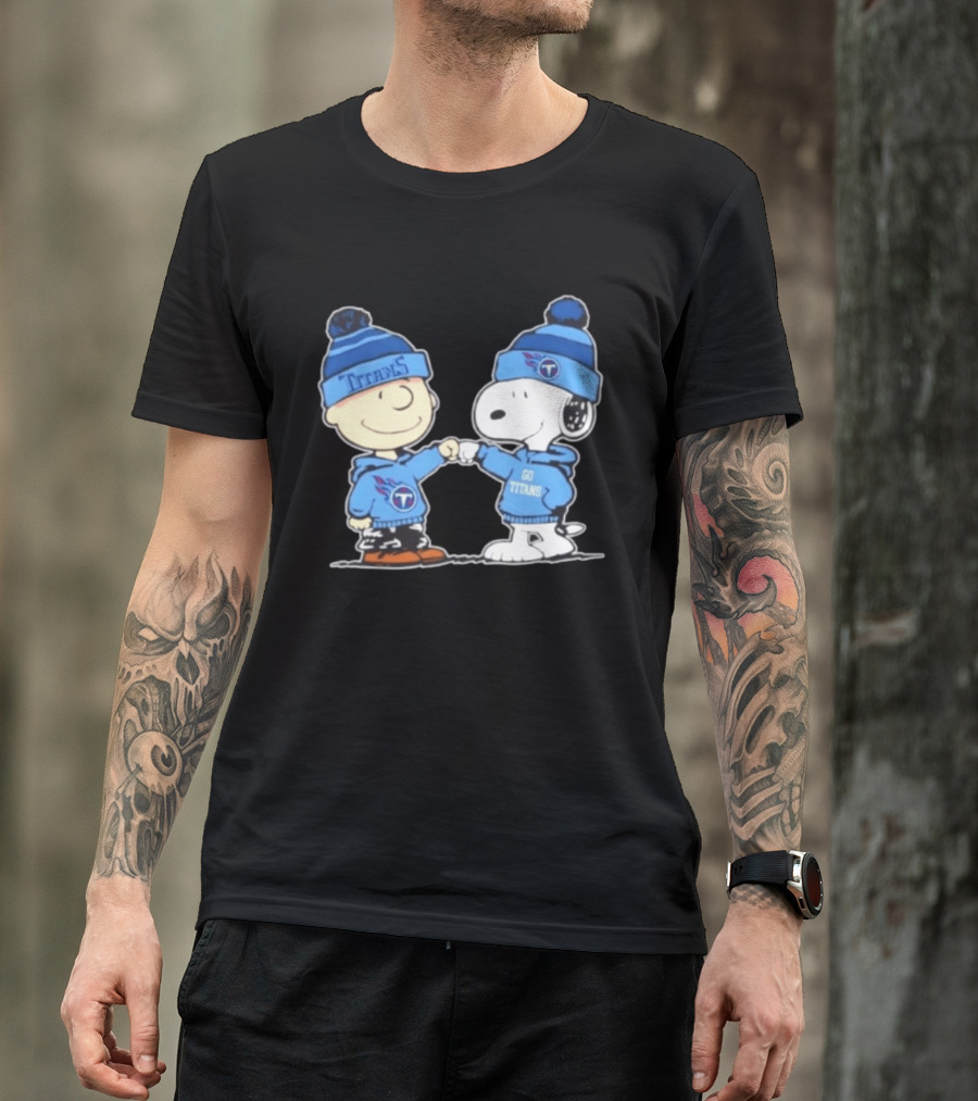 Peanuts Charlie Brown Snoopy Fist Bump Tennessee Titans Football Go Titans T-Shirt