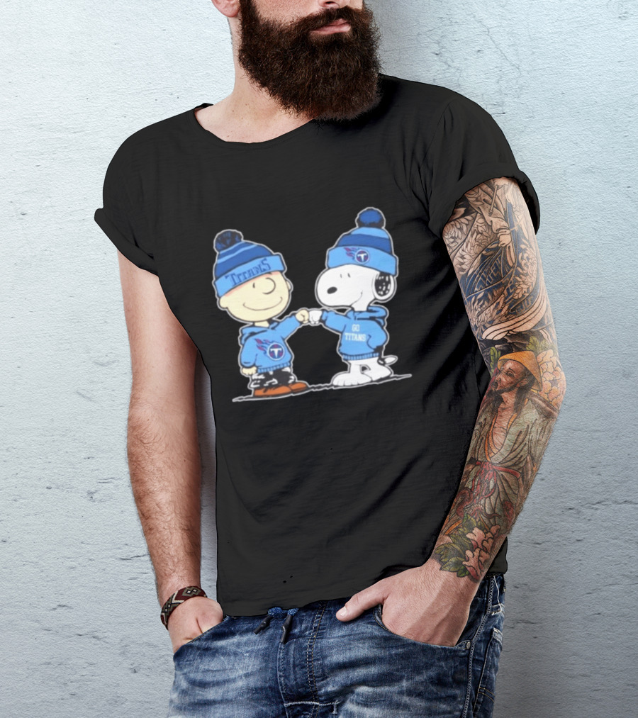 Peanuts Charlie Brown Snoopy Fist Bump Tennessee Titans Football Go Titans T-Shirt