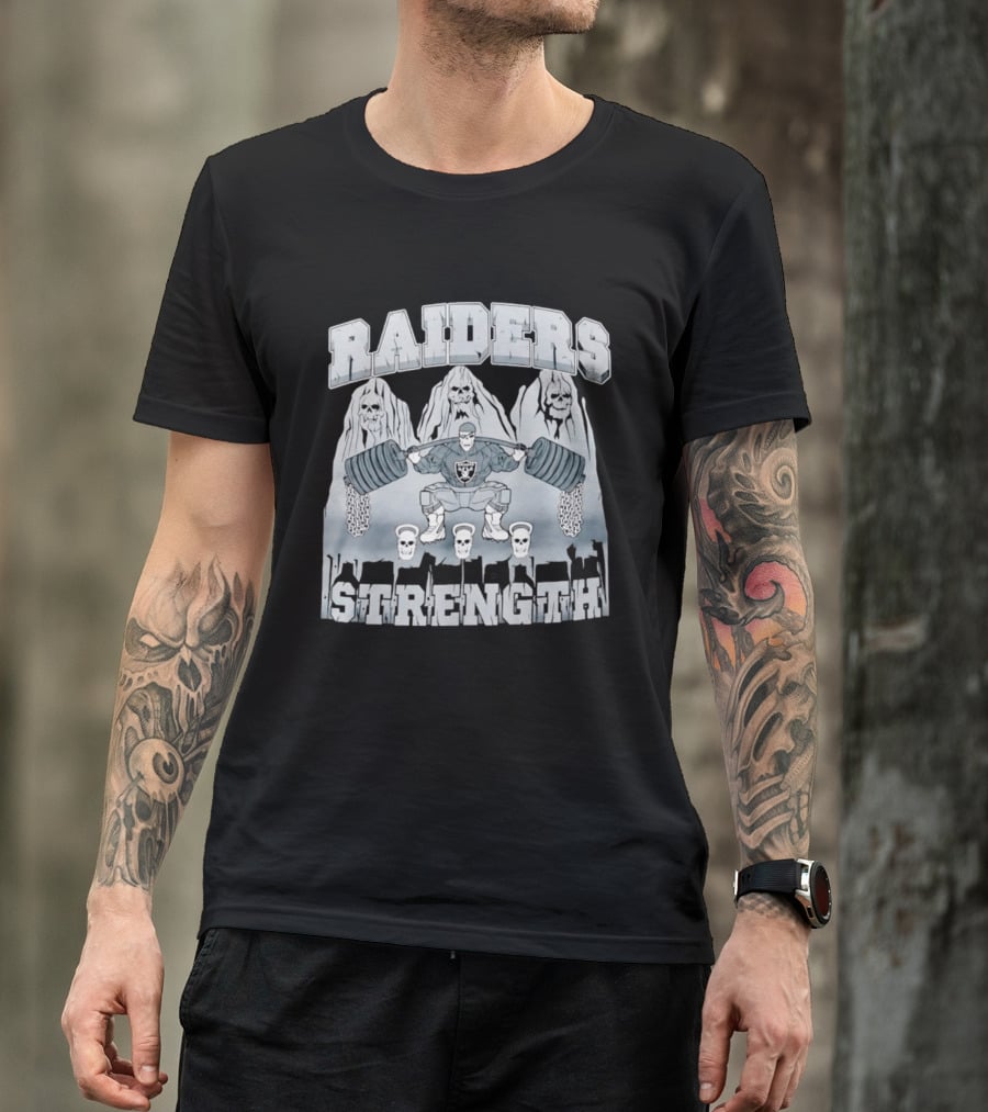 Raiders Strength Skull Weightlifter Grunge Style Powerlifting Motif T-Shirt
