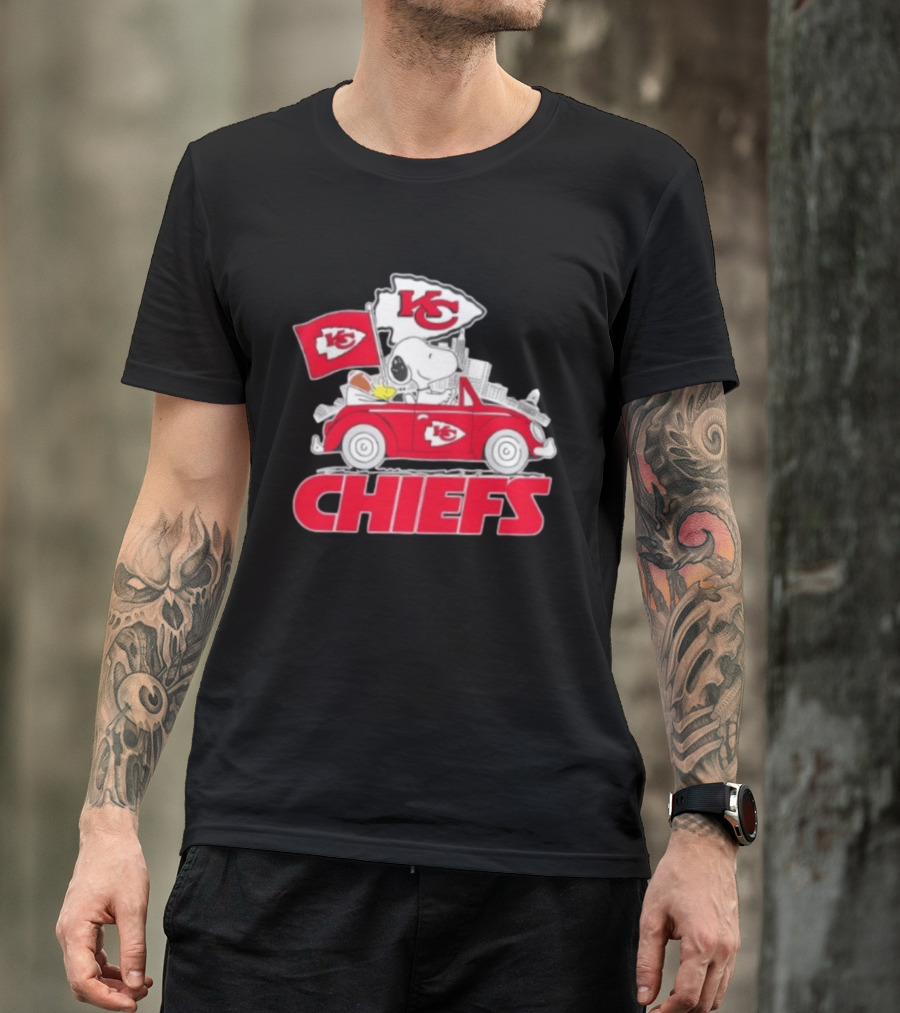 Snoopy Driving Kansas City Chiefs Car With Skyline And Flag T-Shirt