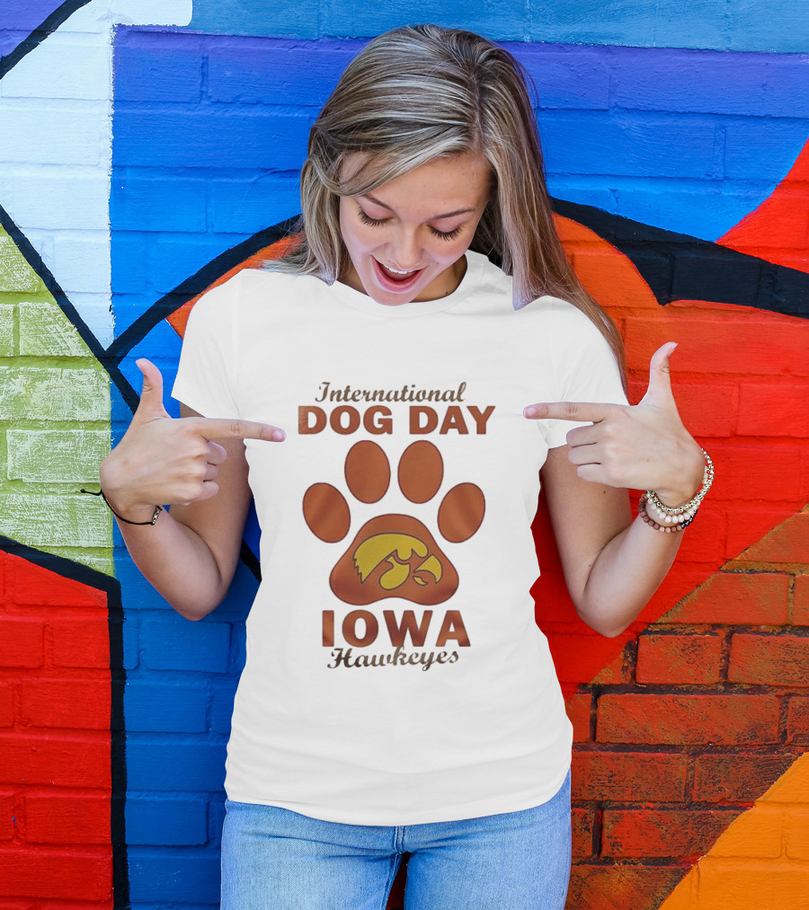 International Dog Day Iowa Hawkeyes Paw Print T-Shirt