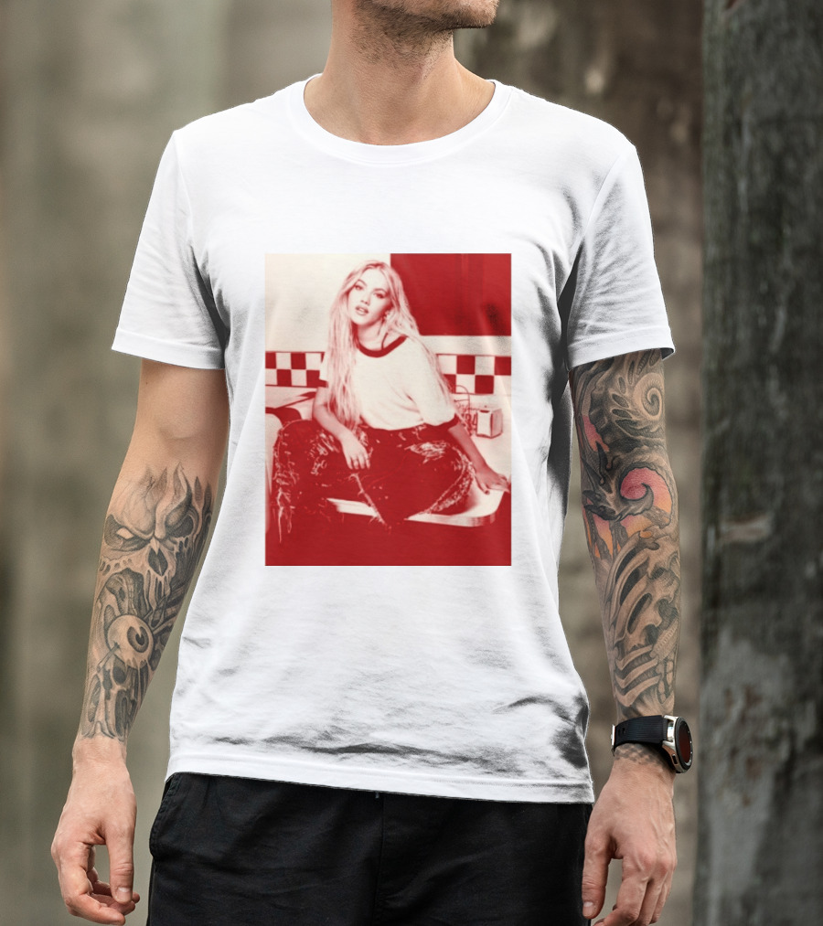 Freya Skye Store Bad Taste Photo Retro Vibe Outfit With Distressed Jeans And Casual Raglan Top In Diner Setting T-Shirt