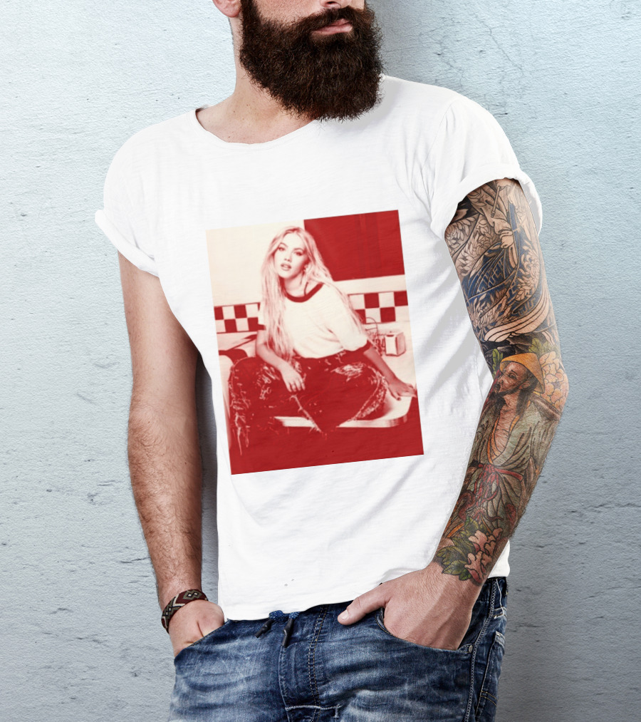Freya Skye Store Bad Taste Photo Retro Vibe Outfit With Distressed Jeans And Casual Raglan Top In Diner Setting T-Shirt